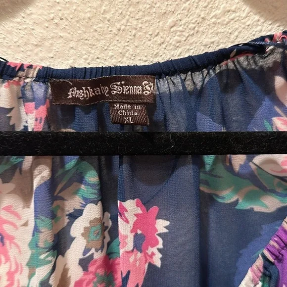 Flowy floral top - Picture 2 of 3